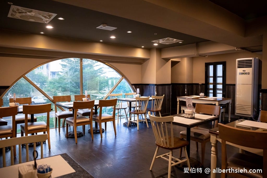 台東住宿推薦．翠安儂風旅（法式風格旅館，帶點年紀但床好睡，早餐麵包蛋糕好吃）