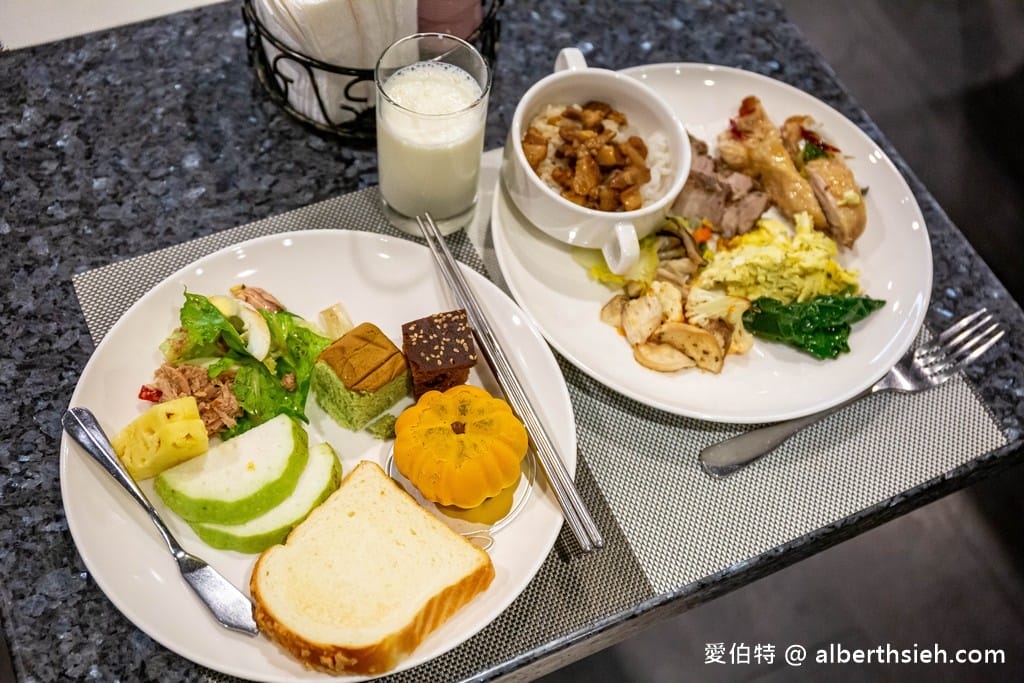 台東住宿推薦．翠安儂風旅（法式風格旅館，帶點年紀但床好睡，早餐麵包蛋糕好吃）