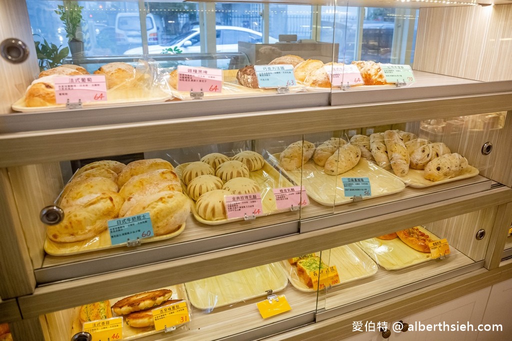 桃園龍潭美食．燒菓子烘焙坊（在地人說最貴也是最好吃的麵包店） @愛伯特