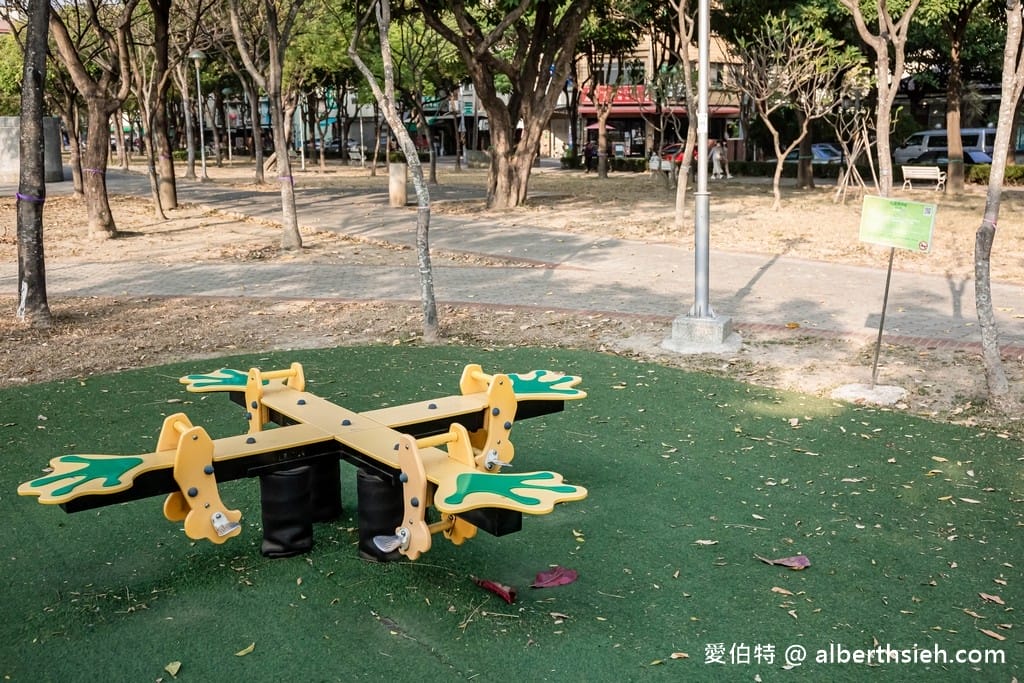 嘉義親子景點．嘉義文化公園（可愛的諸羅樹蛙遊戲場，文化路夜市就在旁邊，嘉義首座共融特色公園）