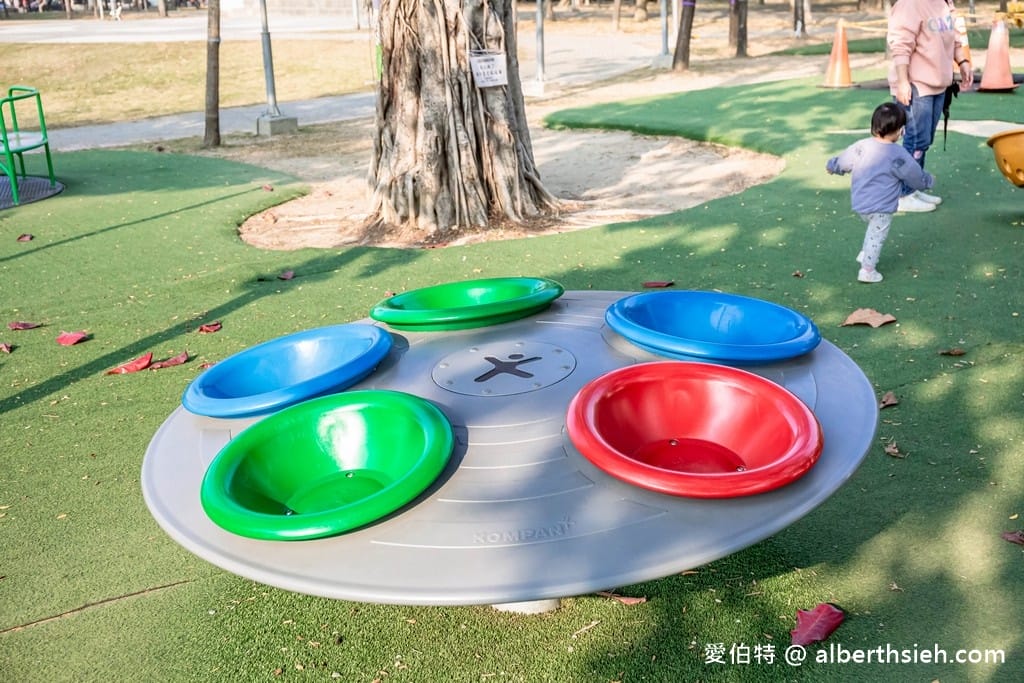 嘉義親子景點．嘉義文化公園（可愛的諸羅樹蛙遊戲場，文化路夜市就在旁邊，嘉義首座共融特色公園）