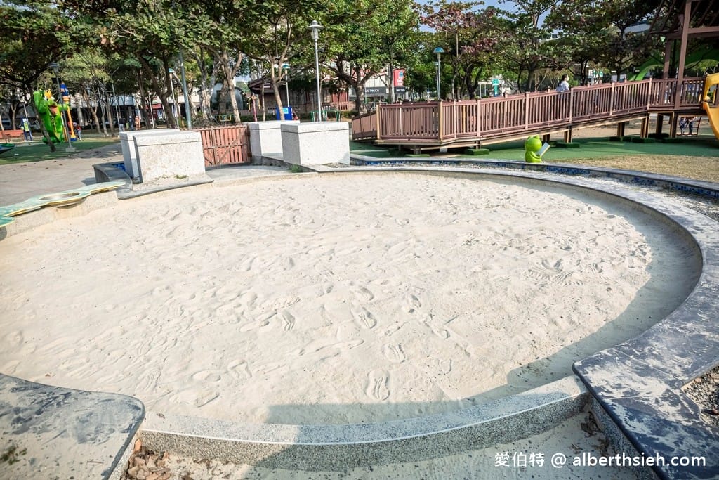 嘉義親子景點．嘉義文化公園（可愛的諸羅樹蛙遊戲場，文化路夜市就在旁邊，嘉義首座共融特色公園）