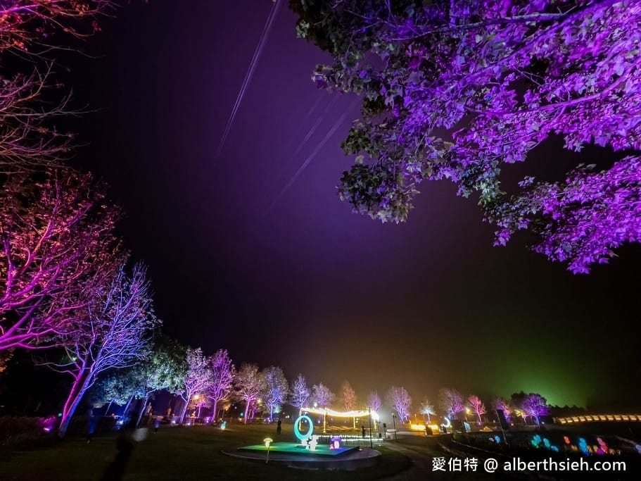 夜遊慈湖水岸光影季．桃園最新夜景景點（玫瑰花、黃金稻燈海、光雕秀等超美光影裝置隨你拍）