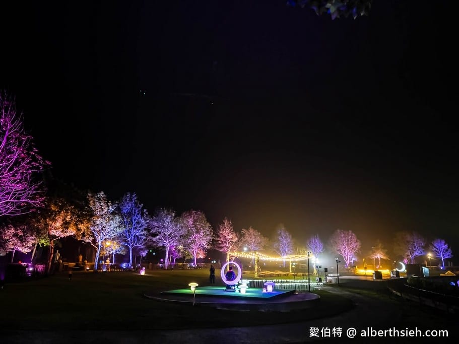 夜遊慈湖水岸光影季．桃園最新夜景景點（玫瑰花、黃金稻燈海、光雕秀等超美光影裝置隨你拍）