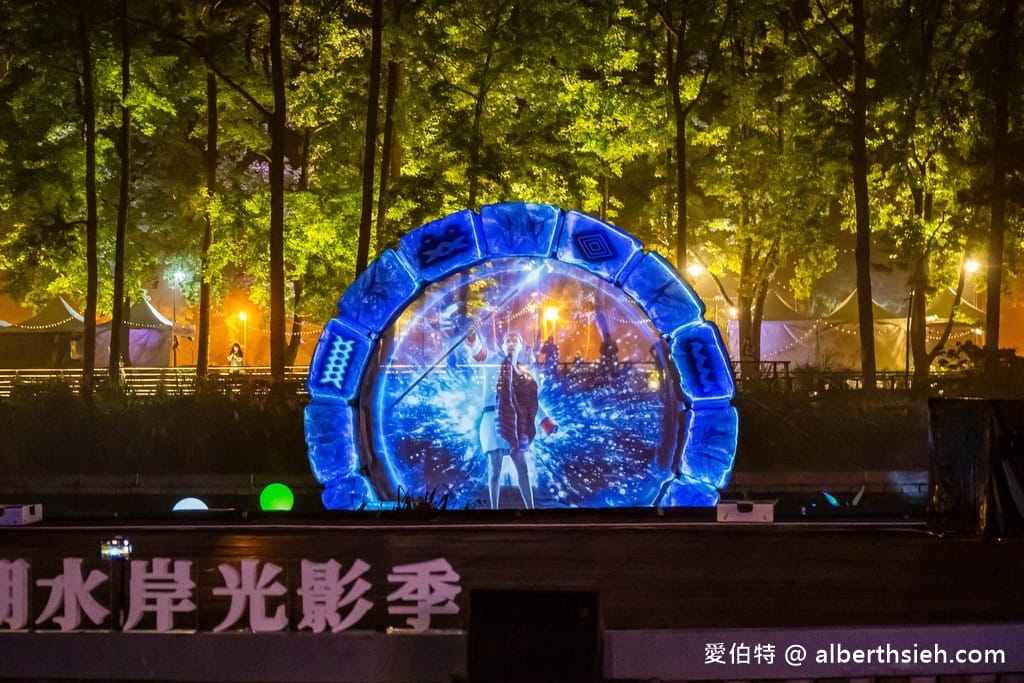 夜遊慈湖水岸光影季．桃園最新夜景景點（玫瑰花、黃金稻燈海、光雕秀等超美光影裝置隨你拍）