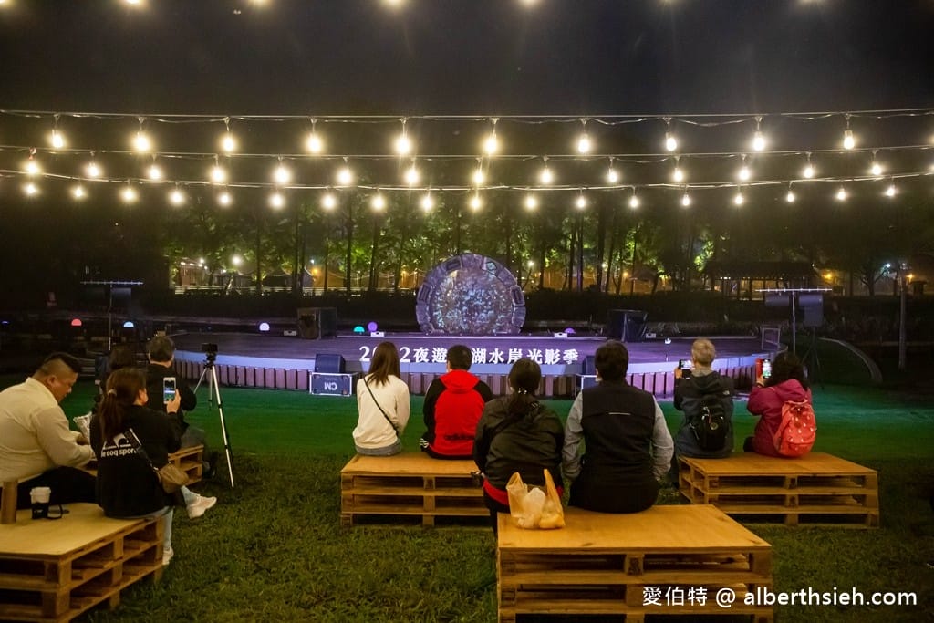 夜遊慈湖水岸光影季．桃園最新夜景景點（玫瑰花、黃金稻燈海、光雕秀等超美光影裝置隨你拍）