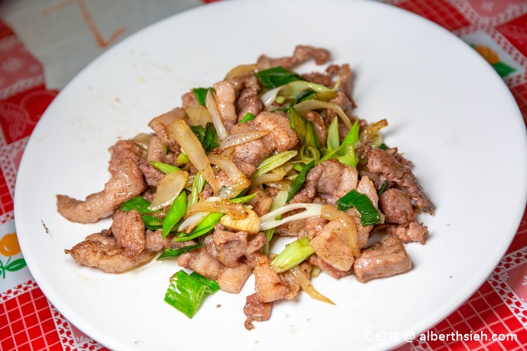 黃記豬腳．桃園大溪美食（可樂威士忌青香蕉滷出來的豬腳香嫩Q彈好吃） @愛伯特