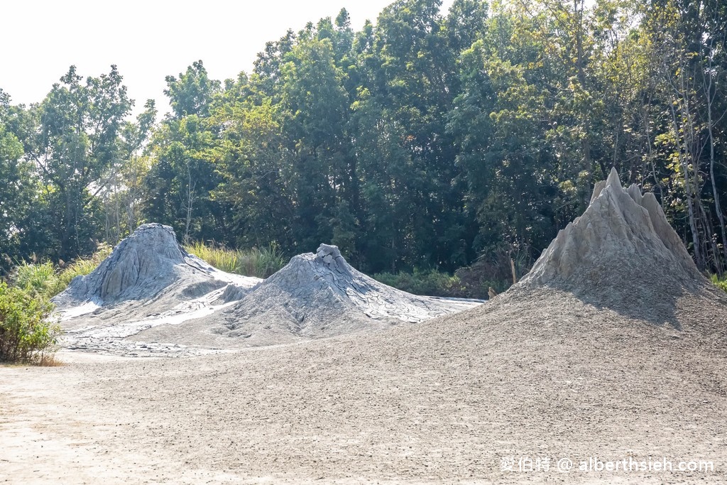 高雄燕巢景點．烏山頂泥火山自然保留區（真的會噴發啵啵啵的泥火山，特殊地景讓你一秒來到月球表面） @愛伯特