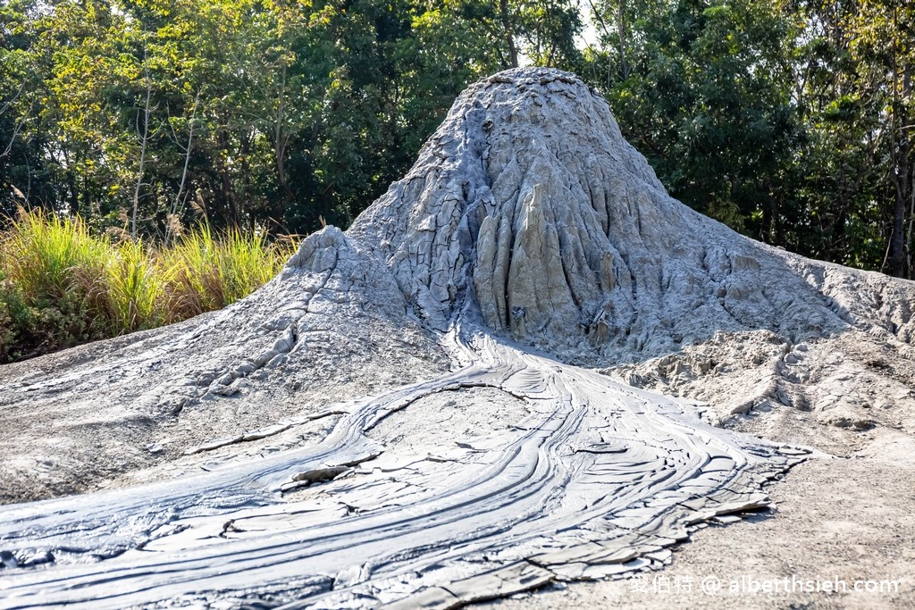 高雄燕巢景點．烏山頂泥火山自然保留區（真的會噴發啵啵啵的泥火山，特殊地景讓你一秒來到月球表面） @愛伯特