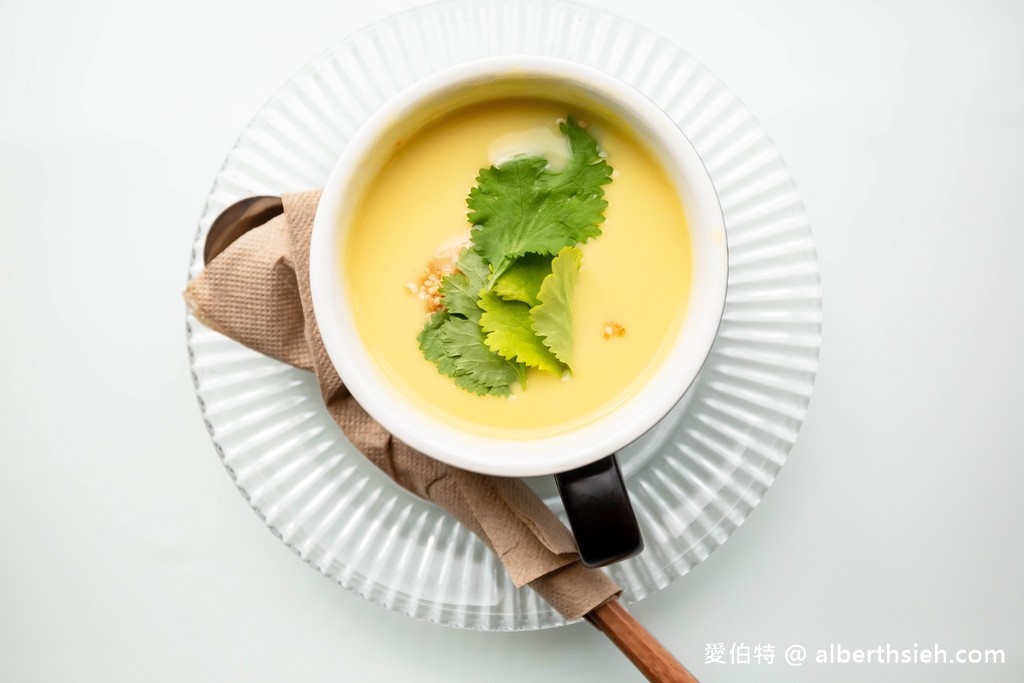 Thanaka玬那卡緬甸咖啡．桃園中壢美食（忠貞市場旁，環境舒適簡約純白質感咖啡廳，可頌咖啡奶茶都很推） @愛伯特