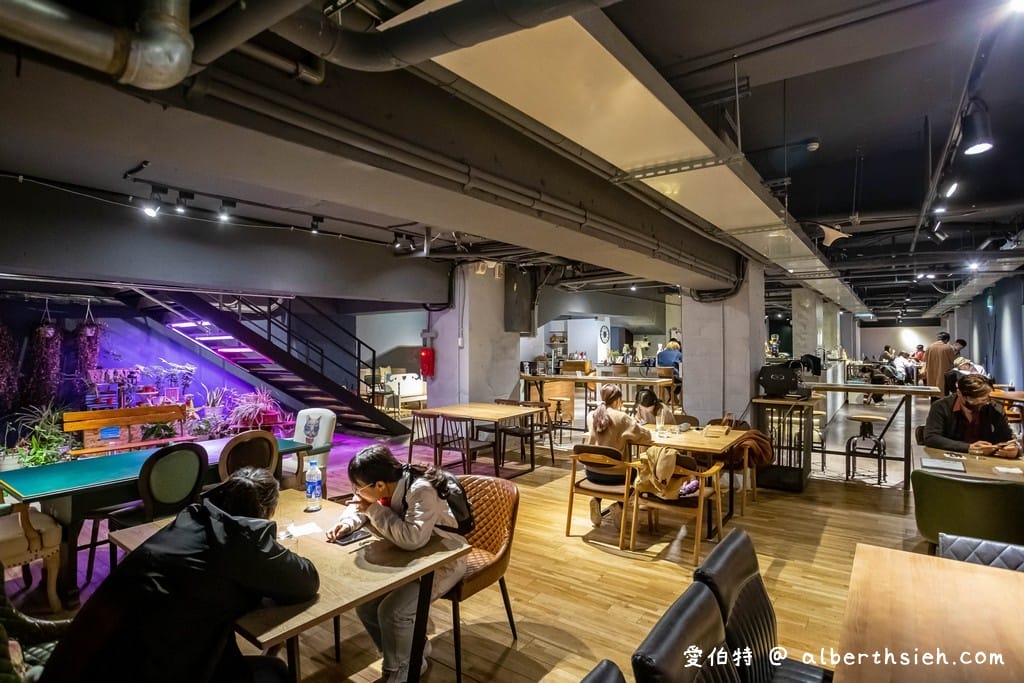 市政府咖啡廳．Out of office不在辦公室（線上訂位/低消限制/菜單，捷運旁不限時有插座250坪寬敞舒適適合聚餐）
