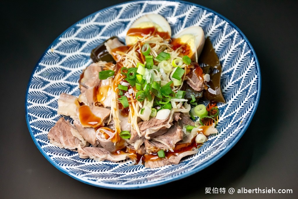 橋頭老麵店．桃園龍潭美食（隱藏巷弄內，超過60年一甲子就只賣榨菜肉絲麵） @愛伯特