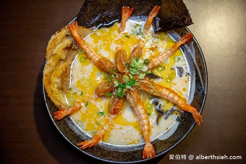 桃園龍潭美食．御堂筋拉麵（蝦頭和蝦殼低溫油煸慢火煸出的豚蝦拉麵一定要點來吃！）