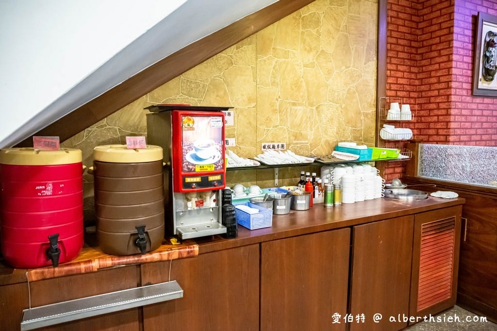 新竹湖口美食．高平屋牛排館（在地40年老字號，特推雙醬鐵板麵，麵多醬夠味）