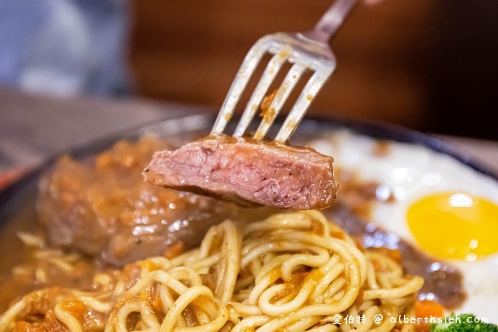 新竹湖口美食．高平屋牛排館（在地40年老字號，特推雙醬鐵板麵，麵多醬夠味）