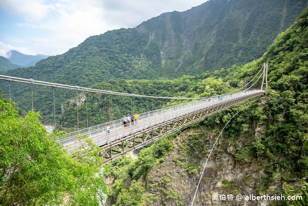 太魯閣布洛灣吊橋(山月吊橋)．花蓮秀林景點（現場排隊免預約，跨越立霧溪，離溪谷落差最大，深跨比最高的峽谷吊橋） @愛伯特