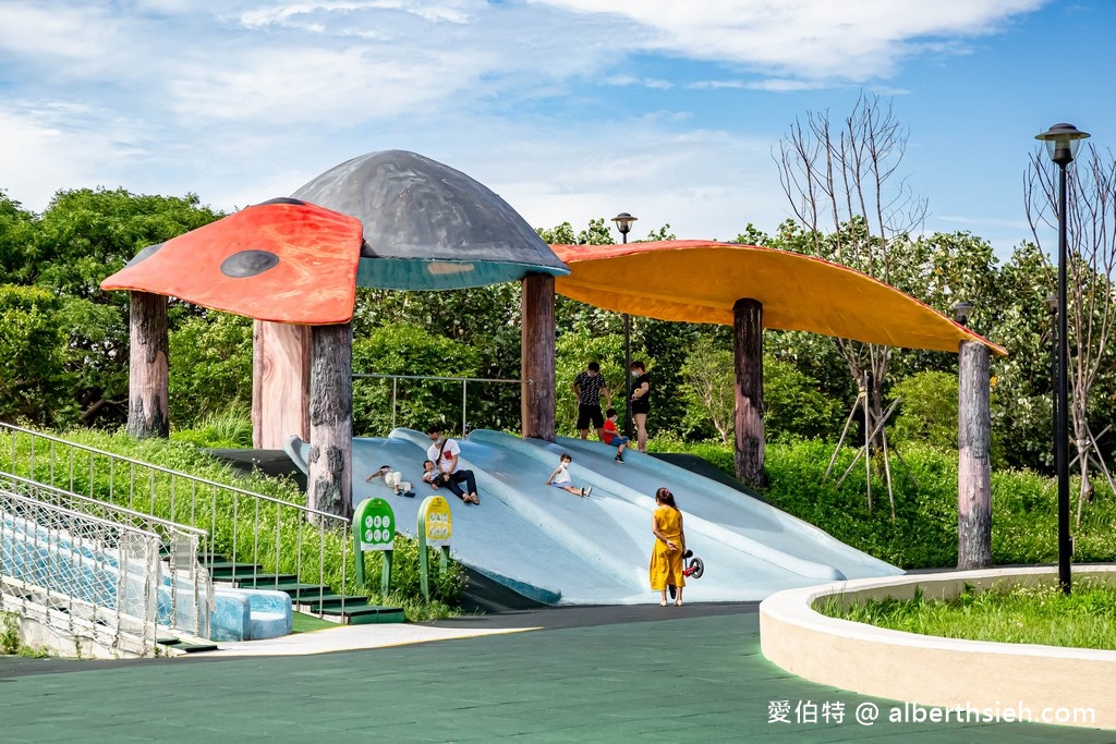 苗栗獅山親子公園．竹南多功能運動公園（有彎有直的七彩火炎山溜滑梯，沙坑，盪鞦韆，戲水區） @愛伯特