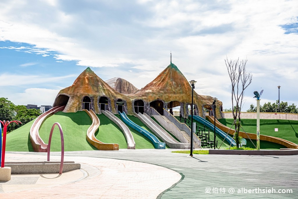 苗栗獅山親子公園．竹南多功能運動公園（有彎有直的七彩火炎山溜滑梯，沙坑，盪鞦韆，戲水區） @愛伯特