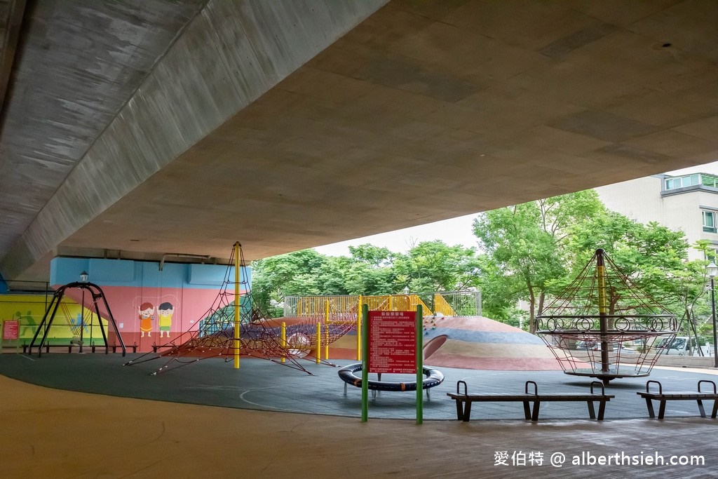 桃園龍潭親子景點・舞動園區(國三橋下)（攀爬繩網主題遊具消耗孩童體力） @愛伯特