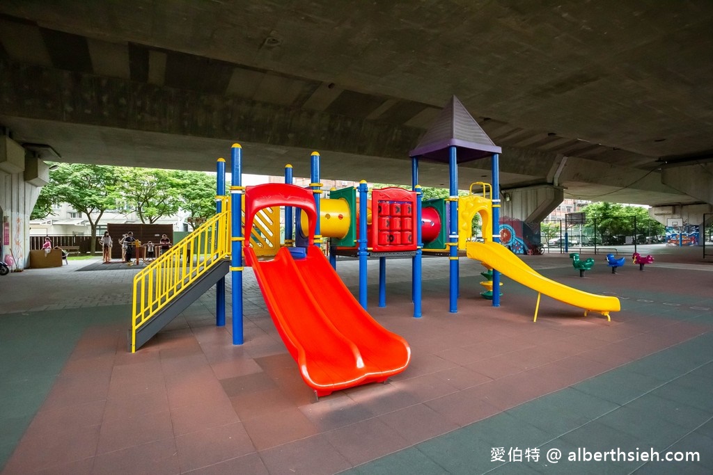 桃園龍潭親子景點・舞動園區(國三橋下)（攀爬繩網主題遊具消耗孩童體力） @愛伯特