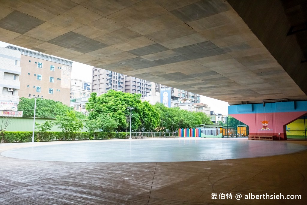 桃園龍潭親子景點・舞動園區(國三橋下)（攀爬繩網主題遊具消耗孩童體力） @愛伯特