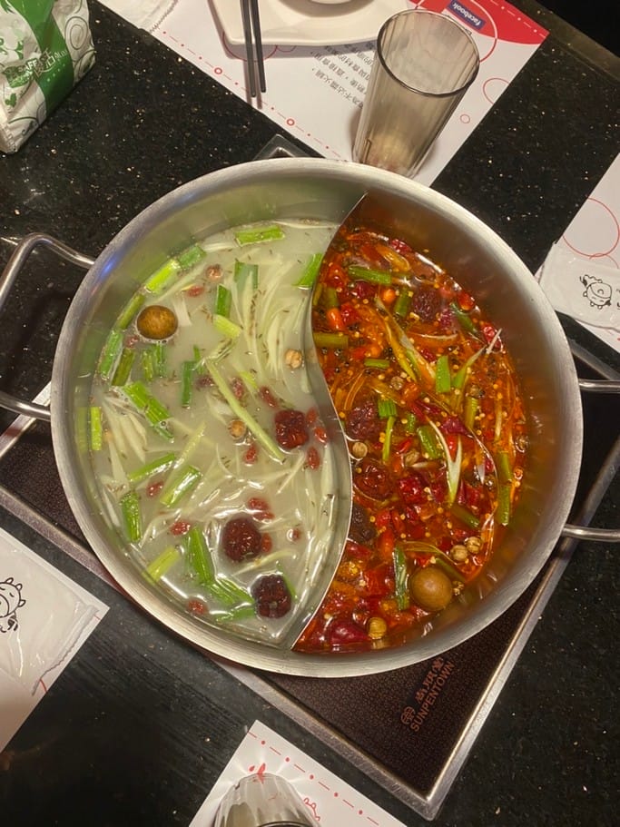 桃園中壢吃到飽推薦．小蒙牛頂級麻辣養生鍋（杯裝哈根達斯，愛文芒果季芒果吃到飽超過癮）