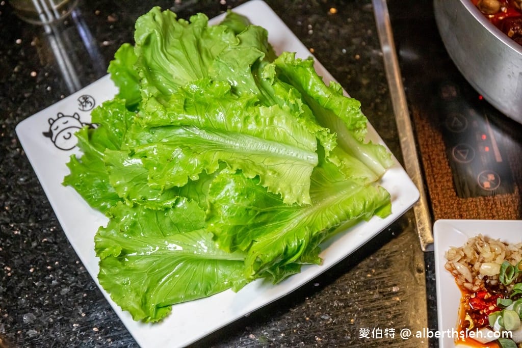 桃園中壢吃到飽推薦．小蒙牛頂級麻辣養生鍋（杯裝哈根達斯，愛文芒果季芒果吃到飽超過癮）