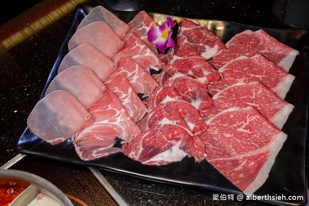 桃園中壢吃到飽推薦．小蒙牛頂級麻辣養生鍋（杯裝哈根達斯，愛文芒果季芒果吃到飽超過癮）