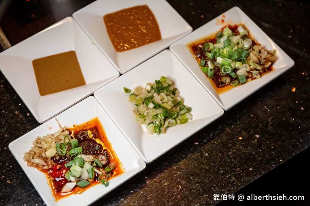 桃園中壢吃到飽推薦．小蒙牛頂級麻辣養生鍋（杯裝哈根達斯，愛文芒果季芒果吃到飽超過癮）