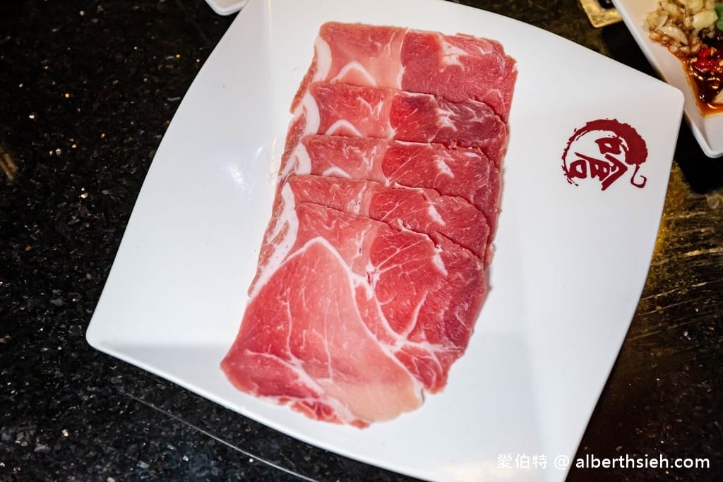 桃園中壢吃到飽推薦．小蒙牛頂級麻辣養生鍋（杯裝哈根達斯，愛文芒果季芒果吃到飽超過癮）
