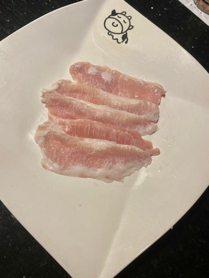 桃園中壢吃到飽推薦．小蒙牛頂級麻辣養生鍋（杯裝哈根達斯，愛文芒果季芒果吃到飽超過癮）