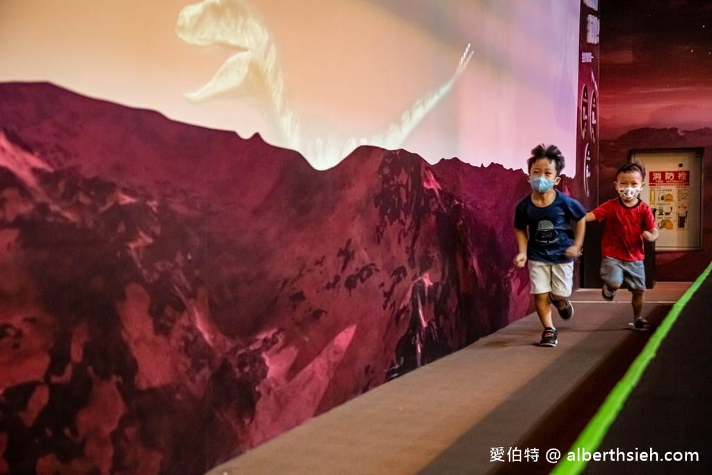 2022台中暑假展覽．侏羅紀x恐龍3.0（超逼真暴龍、腕龍、雙脊龍、翼龍、迅猛龍等你來互動7/8~9/11）