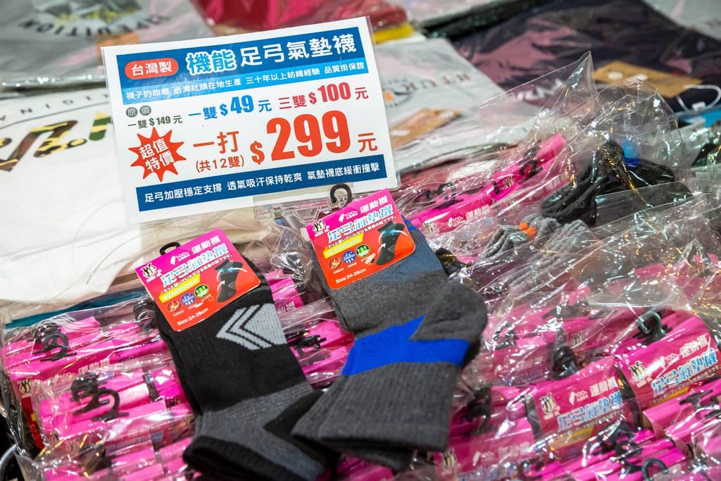 桃園特賣會，全喆國際服飾（不敵疫情賠售出清換現金，超夯涼感衣只要299，防曬外套100起，內褲39，買五再送一）
