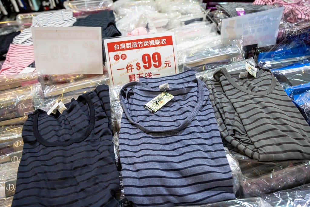 桃園特賣會，全喆國際服飾（不敵疫情賠售出清換現金，超夯涼感衣只要299，防曬外套100起，內褲39，買五再送一）