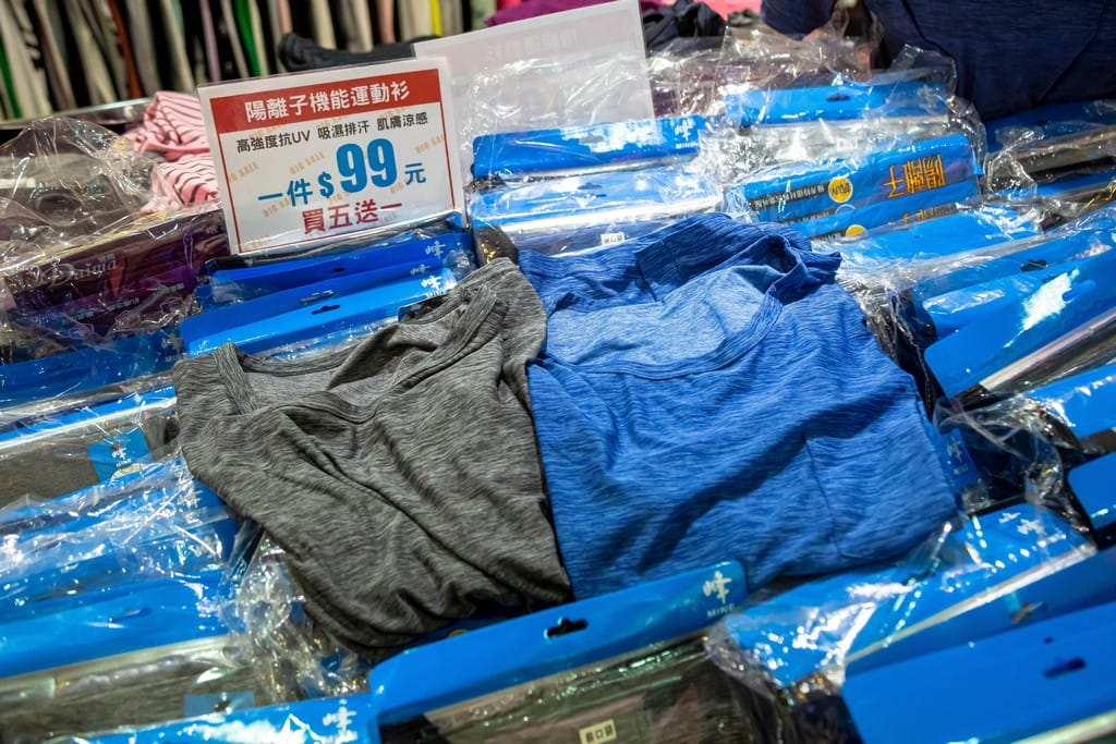 桃園特賣會，全喆國際服飾（不敵疫情賠售出清換現金，超夯涼感衣只要299，防曬外套100起，內褲39，買五再送一）