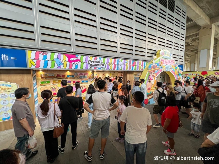 蠟筆小新甜點世界大冒險．台中免費景點（春日部防衛隊集合，來跟小新拍照打卡吧！）