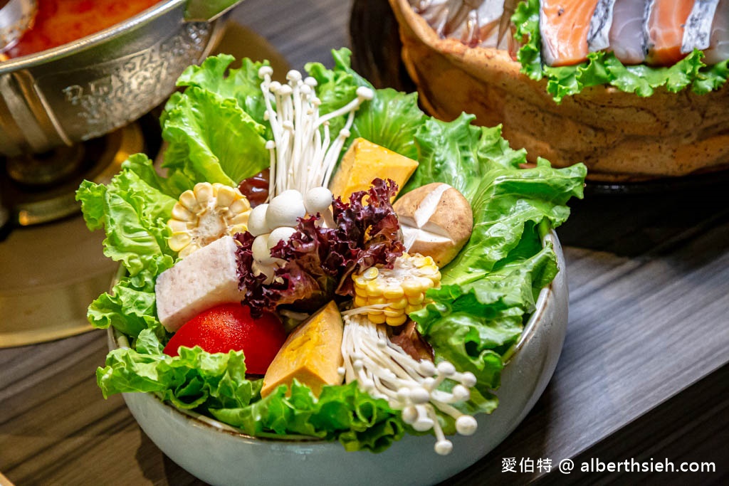 青花驕麻辣鍋．桃園藝文特區美食（完整菜單，肉超多的仙氣頂級牛三拼以及超好吃的鮮蝦滑，酸辣粉必點） @愛伯特