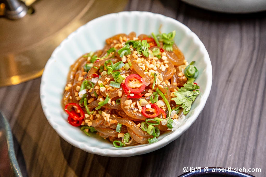 青花驕麻辣鍋．桃園藝文特區美食（完整菜單，肉超多的仙氣頂級牛三拼以及超好吃的鮮蝦滑，酸辣粉必點） @愛伯特