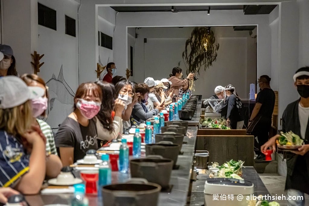 漁場鍋物三代目、魚刺人雞蛋糕.花蓮新城美食(東昌定置漁場旁,超新鮮的現撈漁貨) - 第1張圖 漁場鍋物三代目、魚刺人雞蛋糕.花蓮新城美食(東昌定置漁場旁,超新鮮的現撈漁貨)