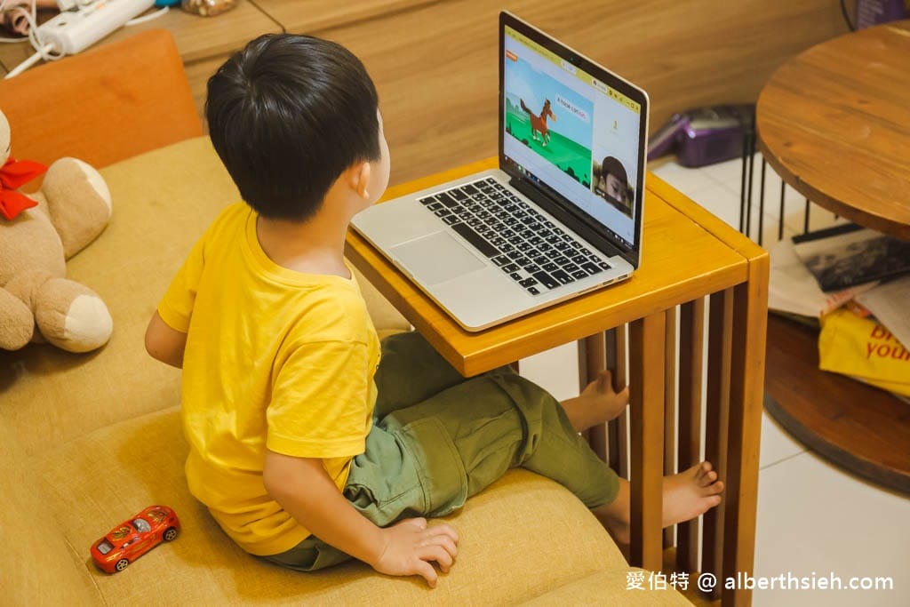 51Talk線上英文課程推薦．兒童美語在線學英文（真人外師線上1對1，線上預約隨時隨地上課，回放功能無限觀看）