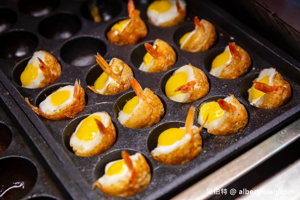 中壢夜市美食．混蛋爆蝦（整隻鮮蝦搭配鵪鶉蛋以及獨門粉漿再淋上美乃滋超對味）
