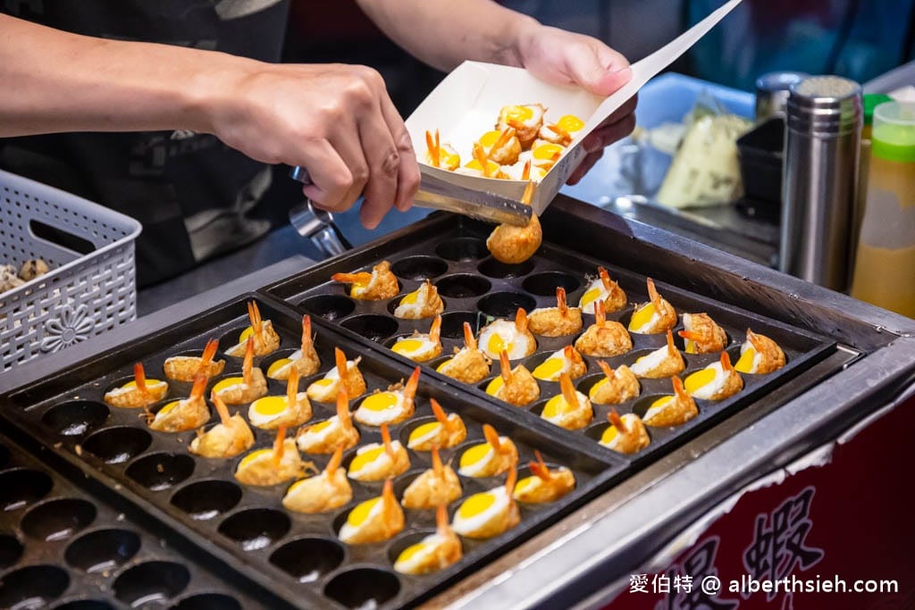 中壢夜市美食．混蛋爆蝦（整隻鮮蝦搭配鵪鶉蛋以及獨門粉漿再淋上美乃滋超對味）