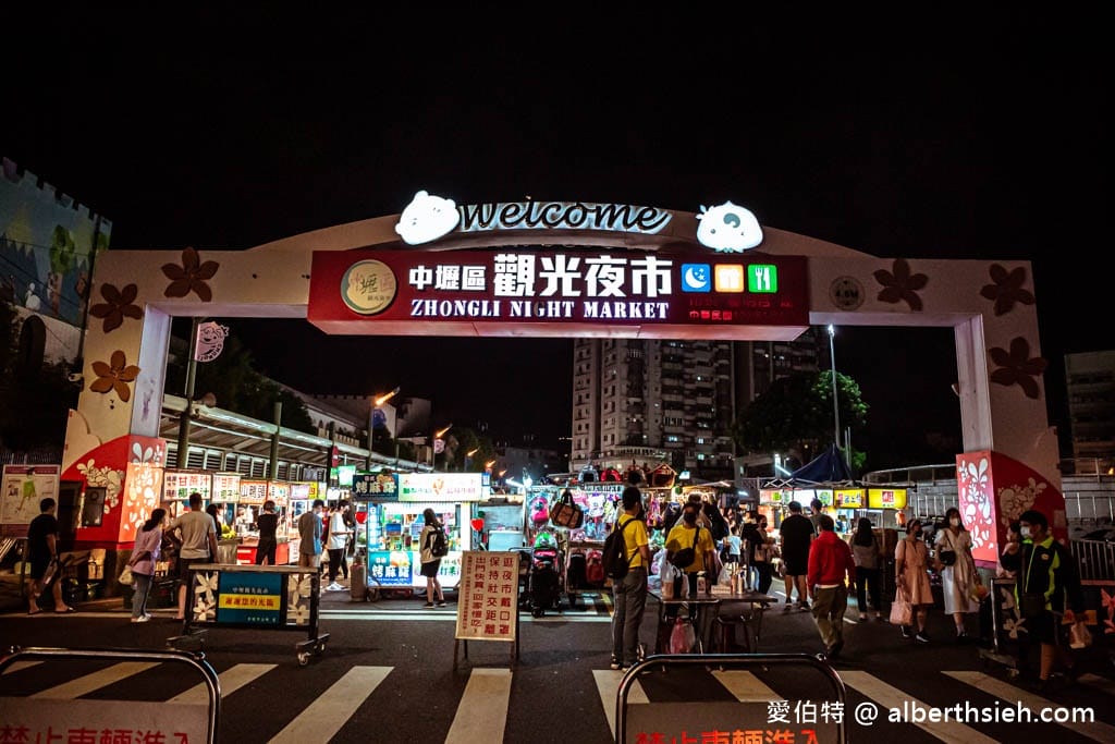 中壢夜市美食．混蛋爆蝦（整隻鮮蝦搭配鵪鶉蛋以及獨門粉漿再淋上美乃滋超對味）