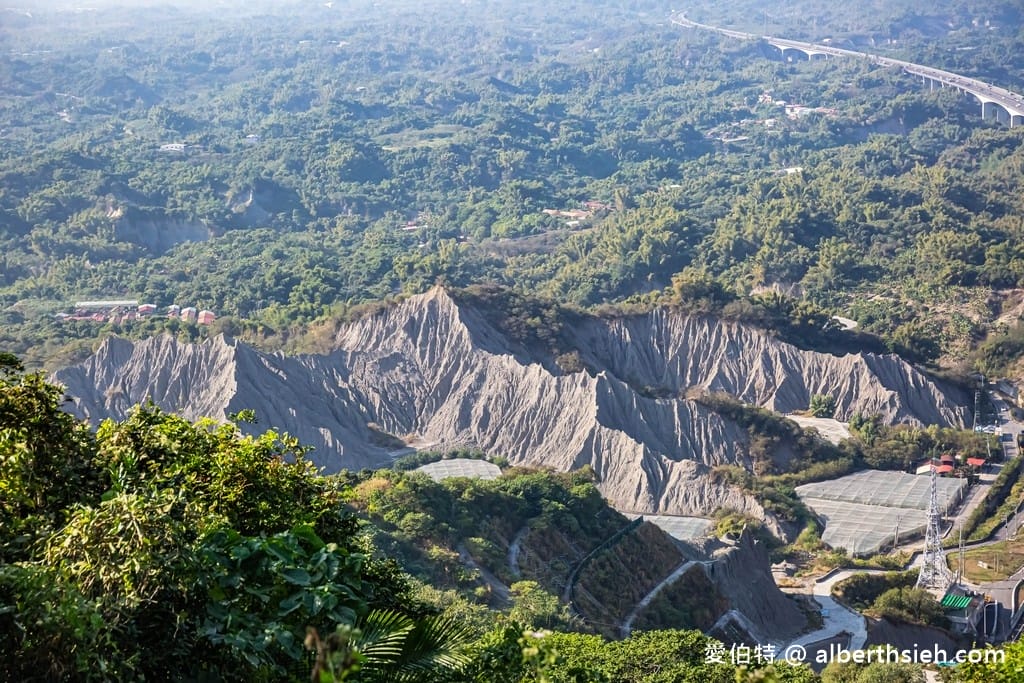 高雄中寮山蓮花亭｜置高點居高臨下飽覽月世界惡地與南二高美景