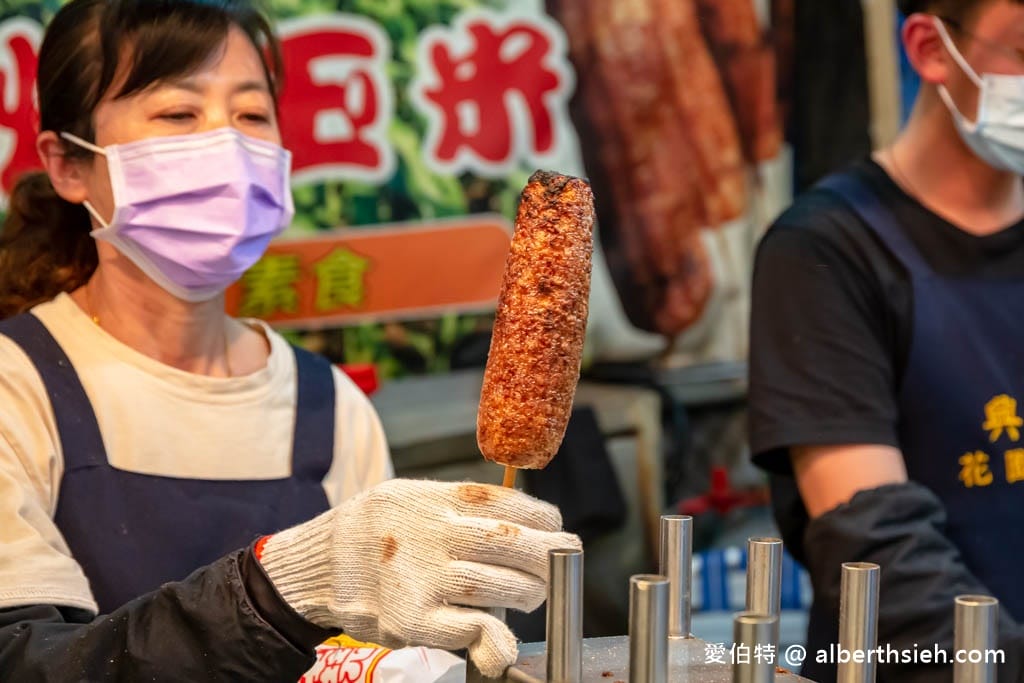 桃園八德興仁花園夜市美食（芙琳卡，伍買日式炒麵麵包，烤玉米，阿國滷味，魷魚寶寶）