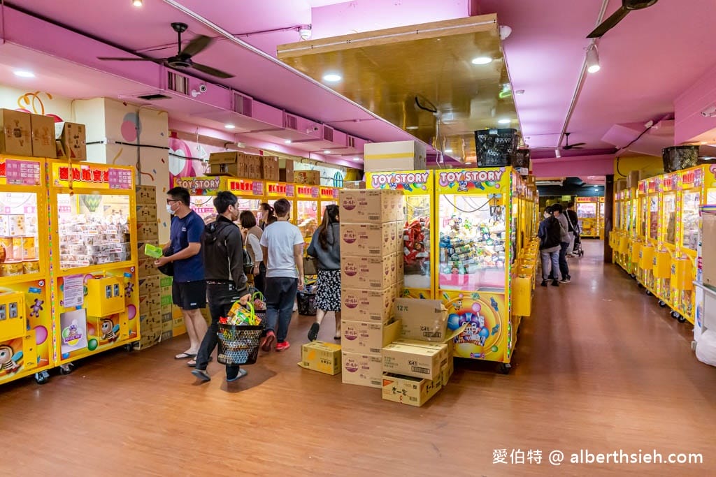 桃園夾娃娃機店推薦哪一間？優品娃娃屋（超過75台的夾娃娃機商場，各種娃娃、零食、生活用品等你瘋狂出貨充滿爽感）