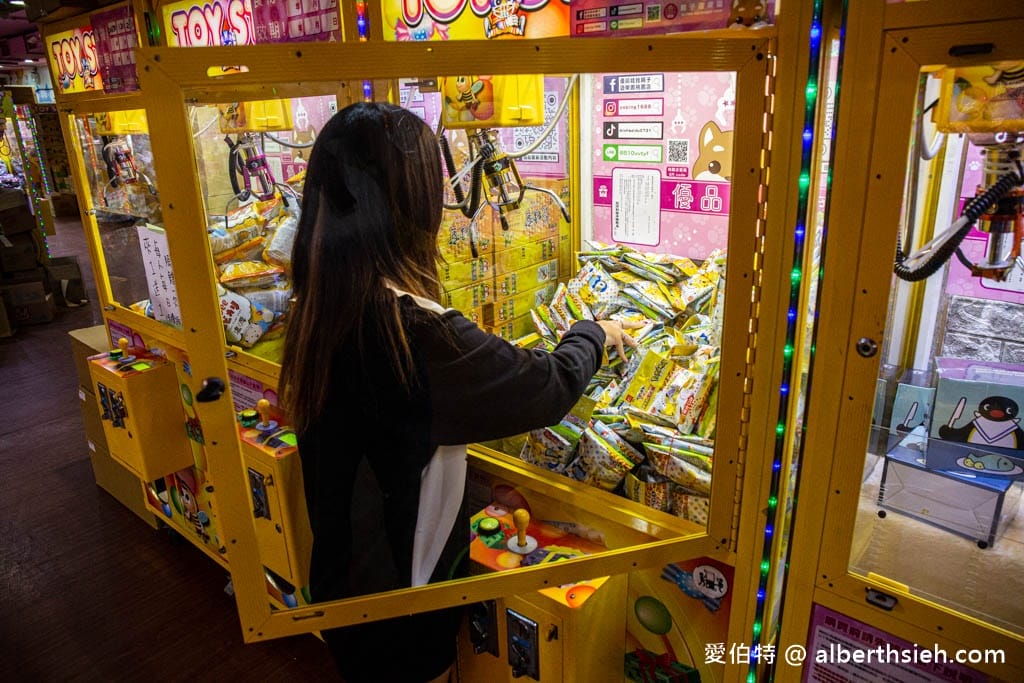 桃園夾娃娃機店推薦哪一間？優品娃娃屋（超過75台的夾娃娃機商場，各種娃娃、零食、生活用品等你瘋狂出貨充滿爽感）