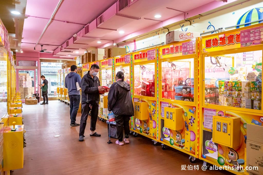 桃園夾娃娃機店推薦哪一間？優品娃娃屋（超過75台的夾娃娃機商場，各種娃娃、零食、生活用品等你瘋狂出貨充滿爽感）