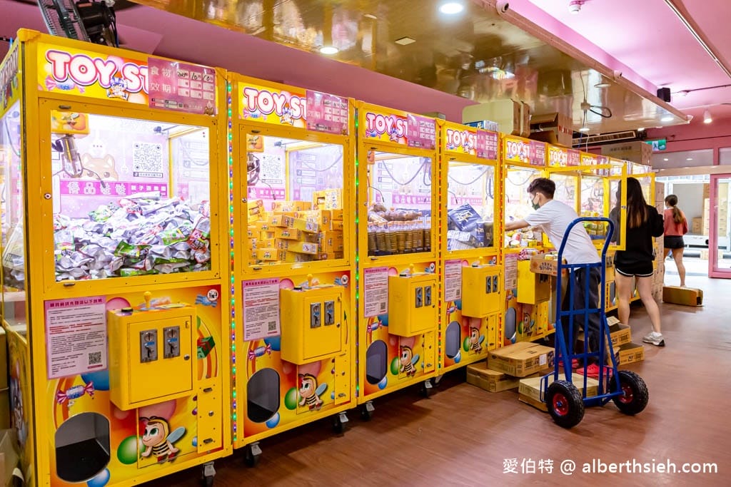 桃園夾娃娃機店推薦哪一間？優品娃娃屋（超過75台的夾娃娃機商場，各種娃娃、零食、生活用品等你瘋狂出貨充滿爽感）