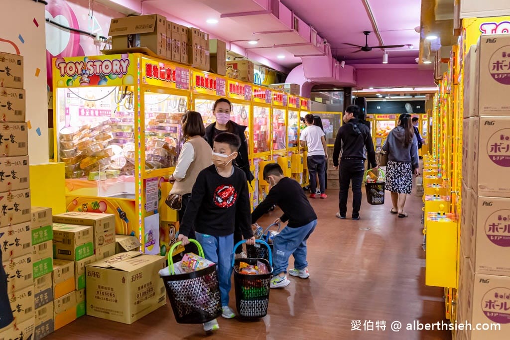 桃園夾娃娃機店推薦哪一間？優品娃娃屋（超過75台的夾娃娃機商場，各種娃娃、零食、生活用品等你瘋狂出貨充滿爽感）